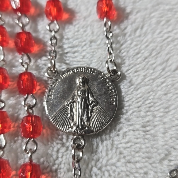 #319 RED Bead cross Rosary - Picture 4 of 5